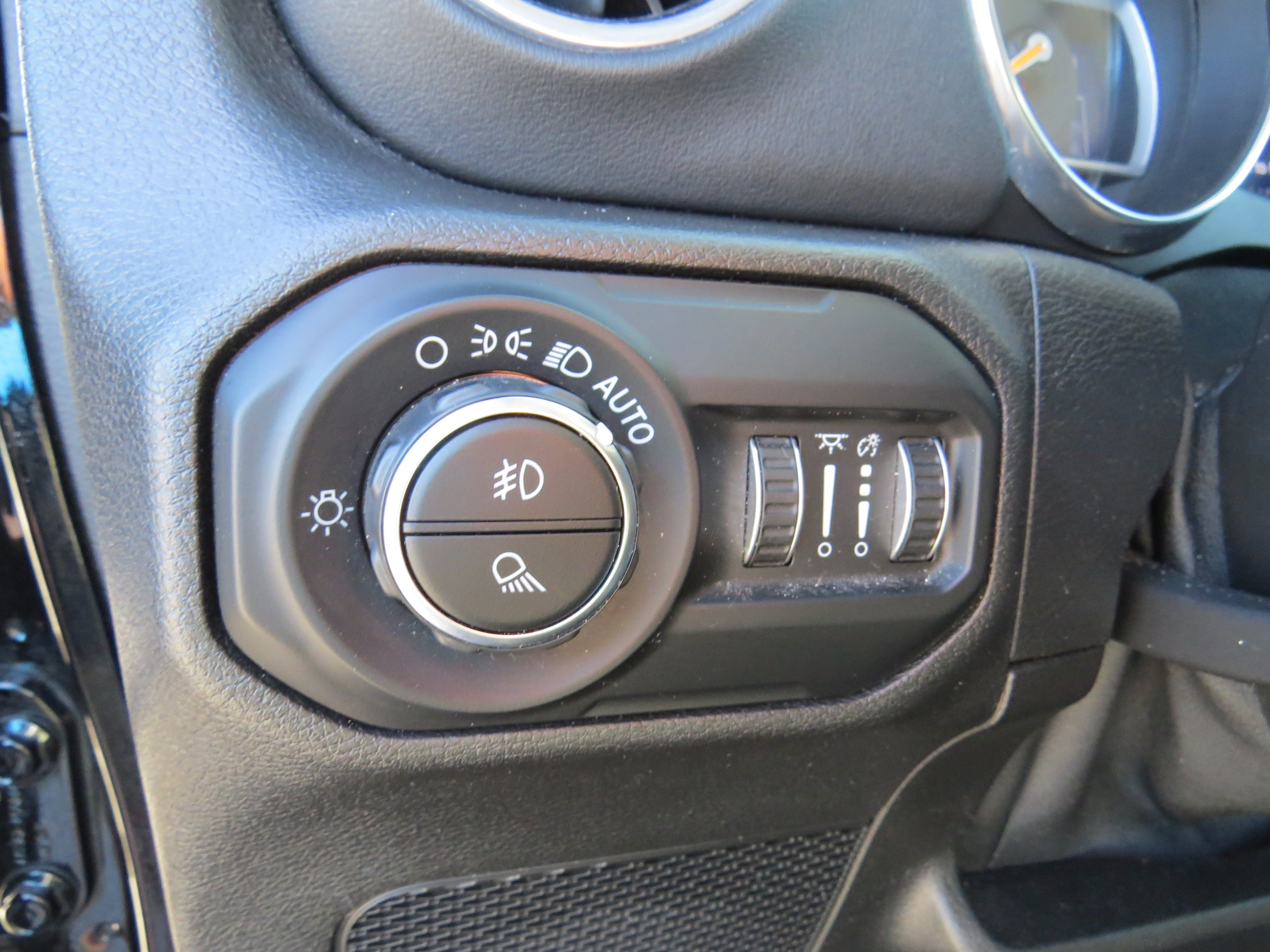 Used 2021 Jeep Gladiator Overland w/ Popular Equipment Package AWD/4WD image 20