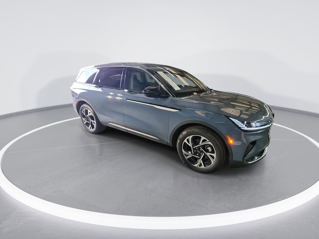 Used 2025 Lincoln Nautilus Premier image 2