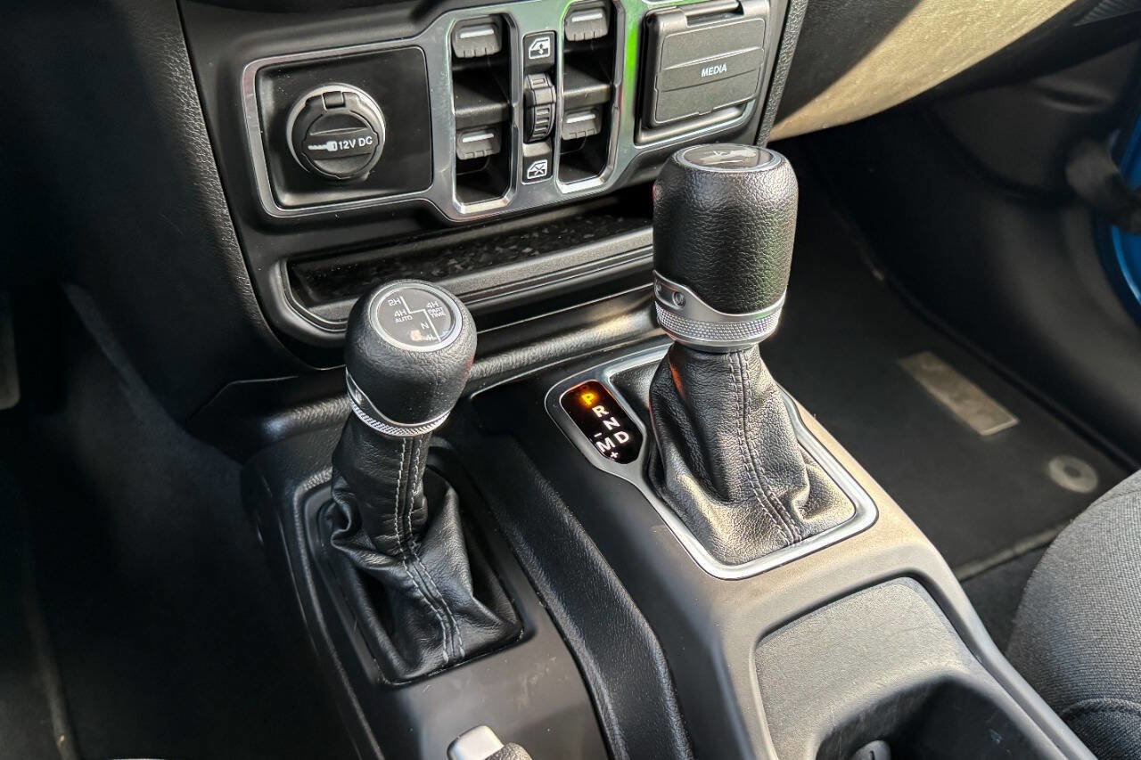 Used 2024 Jeep Wrangler Unlimited w/ Convenience Group AWD/4WD image 35