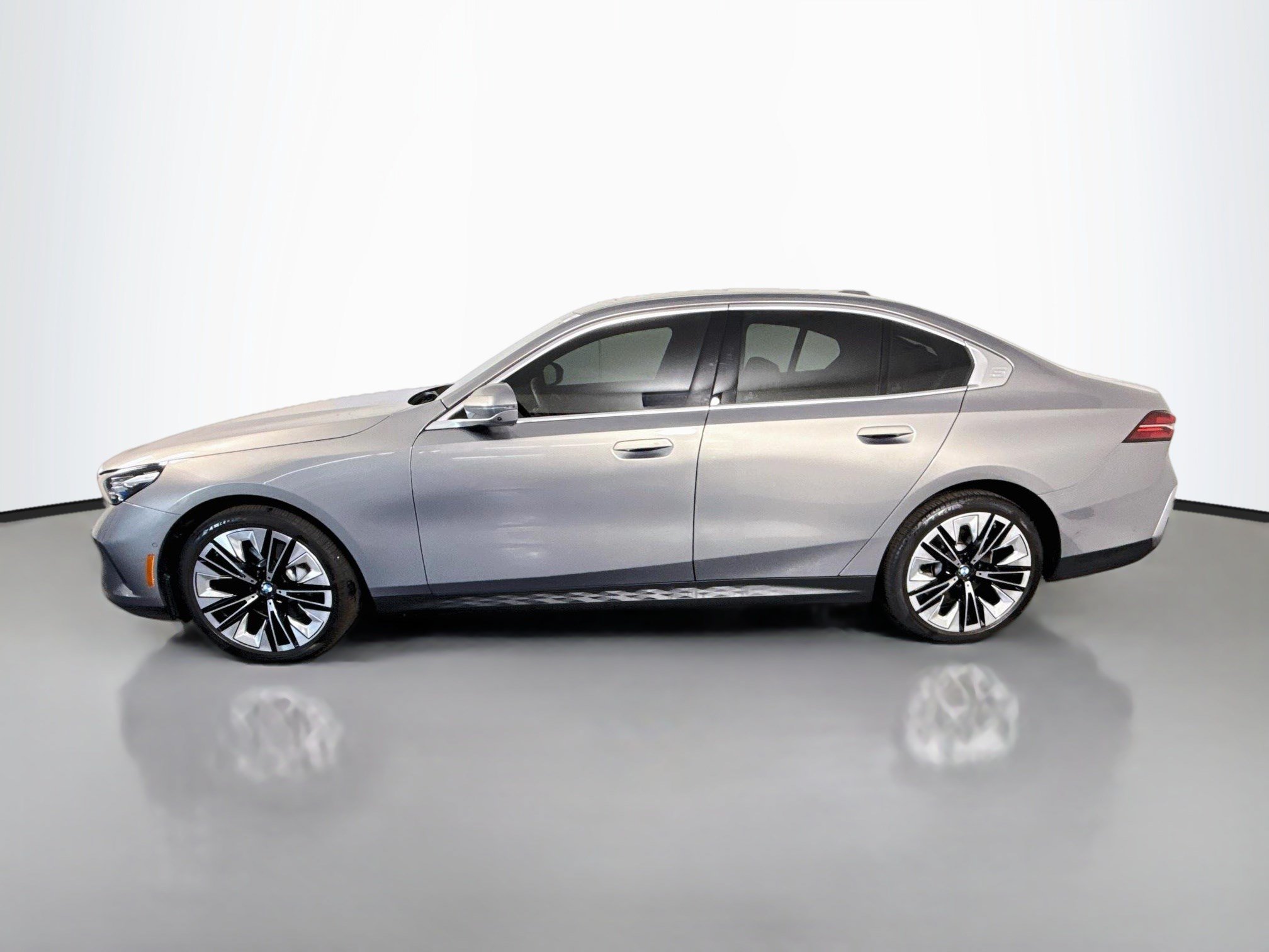 Used 2024 BMW 530i w/ Premium Package RWD image 6