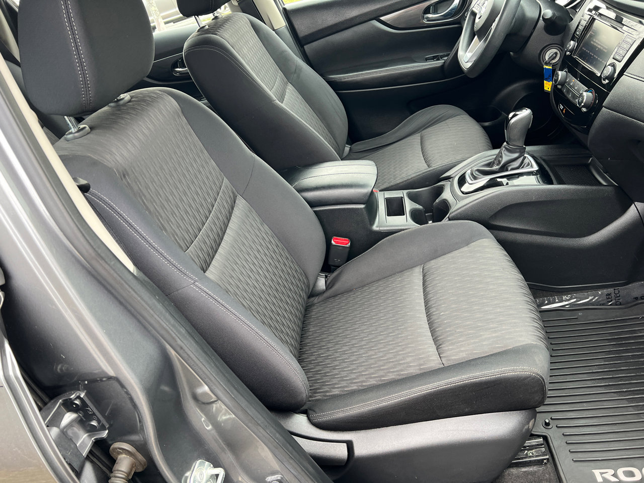 Used 2018 Nissan Rogue S image 16