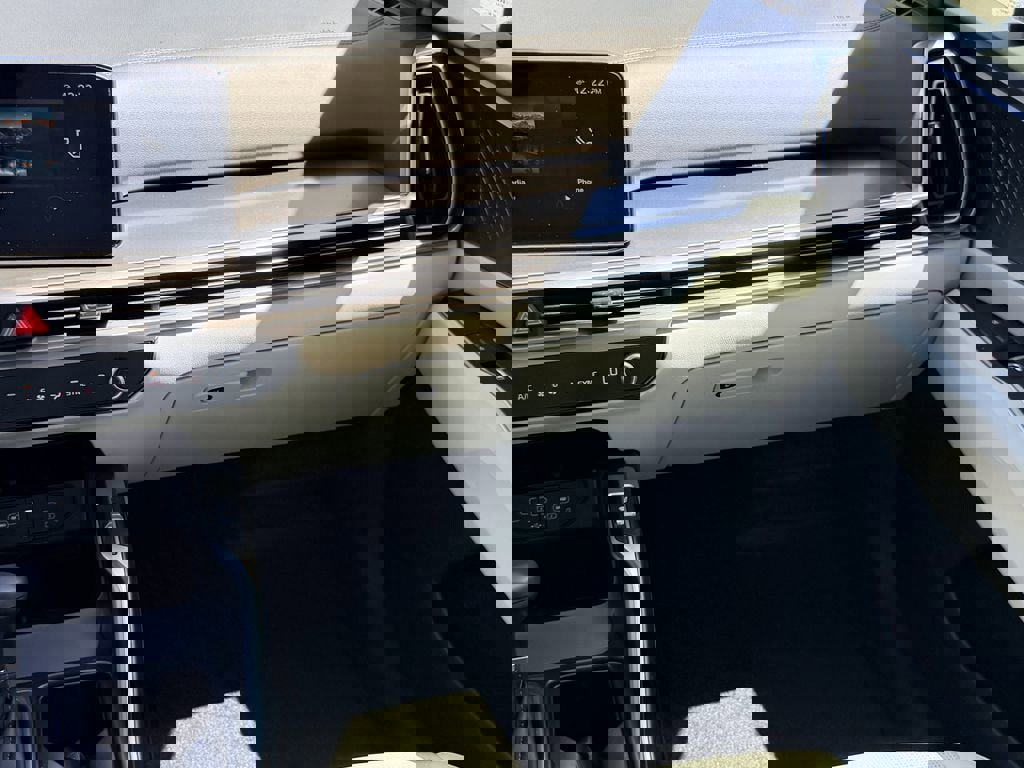 Certified 2025 Kia Sorento S w/ Panoramic Sunroof Package image 16