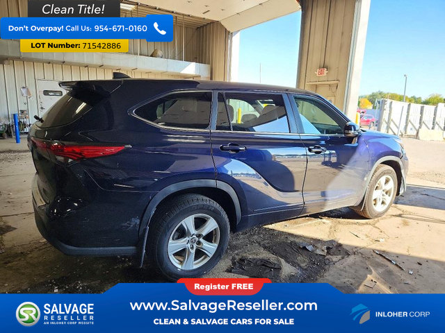 Used 2023 Toyota Highlander LE FWD image 4