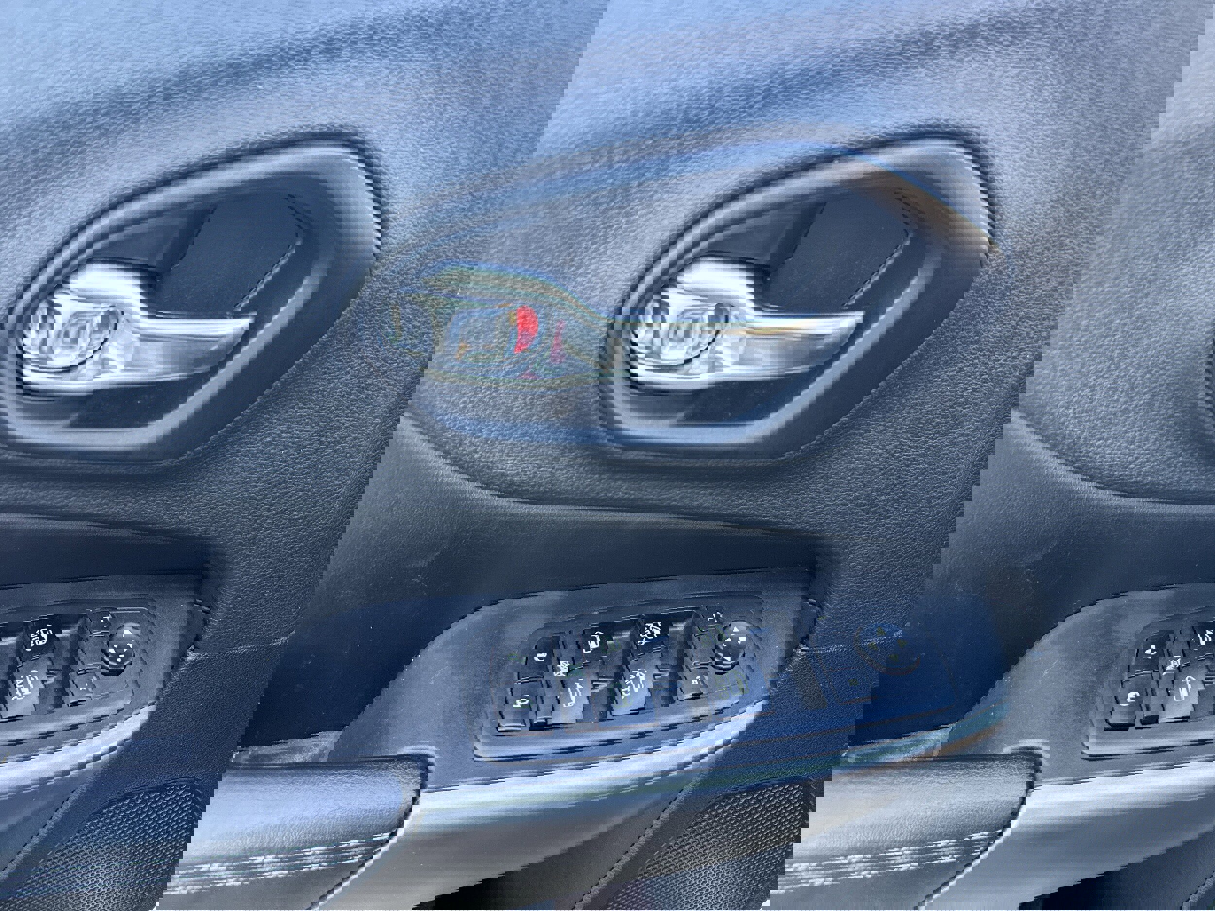 Used 2019 Jeep Cherokee Latitude Plus w/ Comfort/Convenience Group image 8