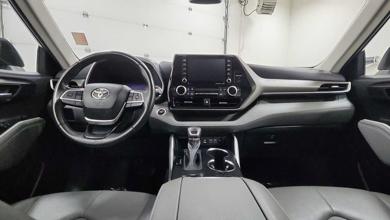 Certified 2022 Toyota Highlander XLE AWD/4WD image 28