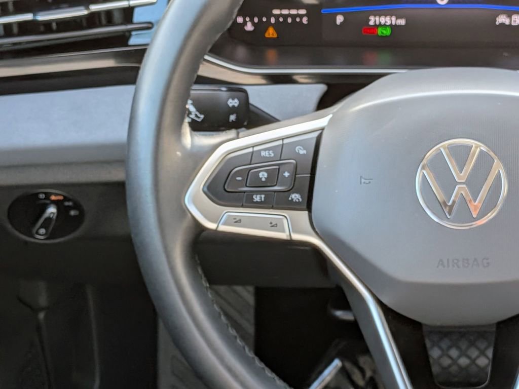 Used 2025 Volkswagen Jetta SE image 23