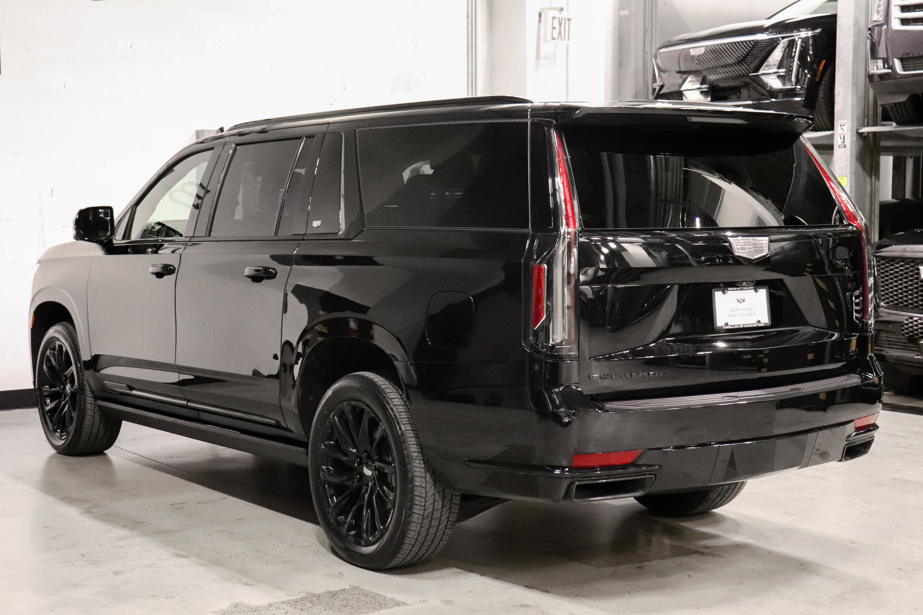 Used 2023 Cadillac Escalade ESV Sport Platinum w/ LPO, ONYX Package image 3