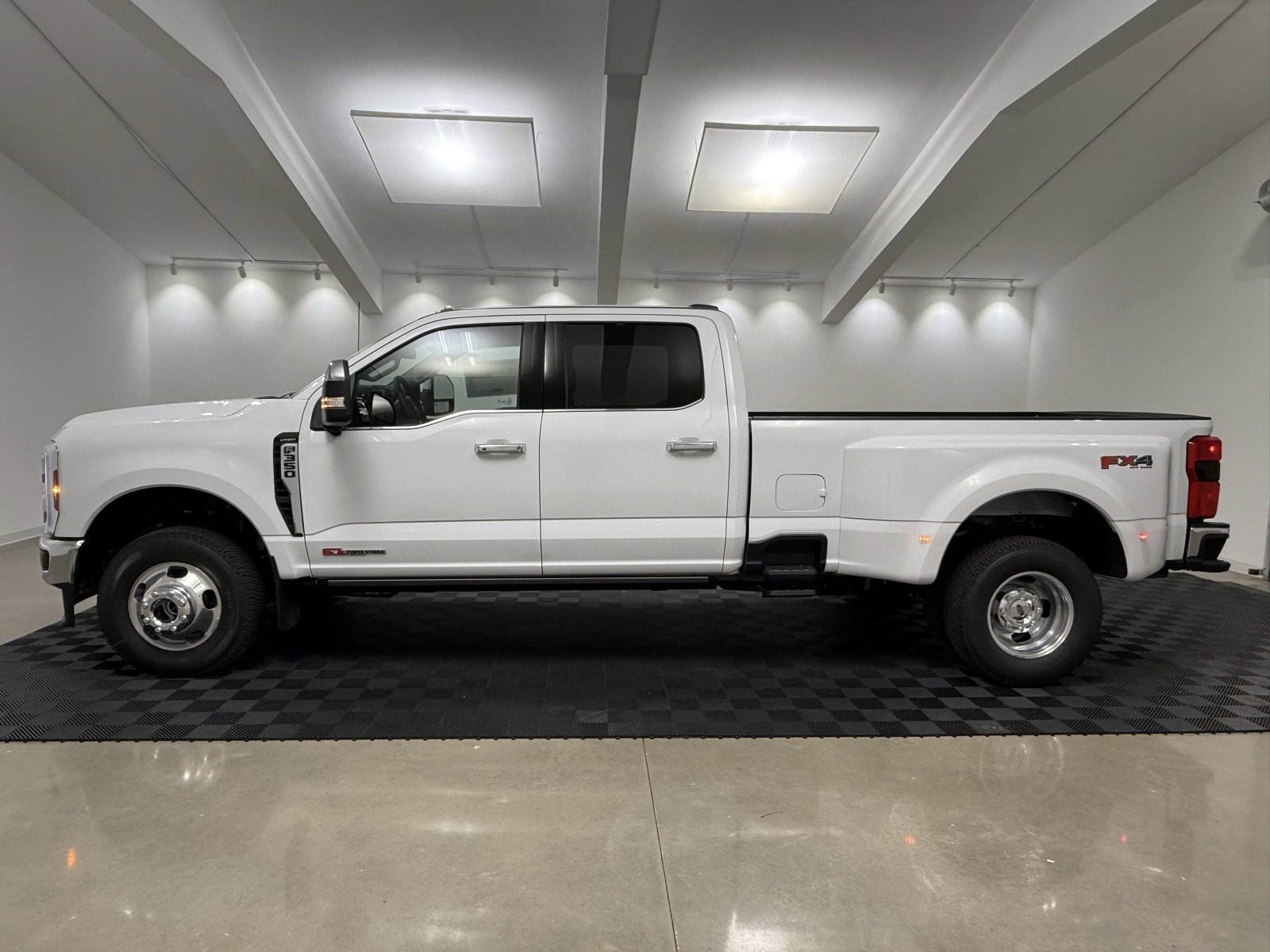 New 2025 Ford F350 Lariat w/ Lariat Ultimate Package image 4
