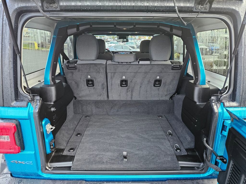 Used 2024 Jeep Wrangler Unlimited image 11