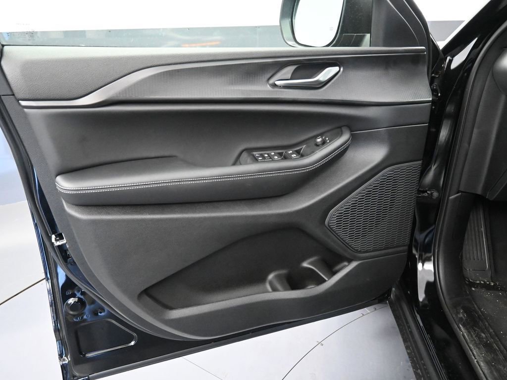 New 2025 Jeep Grand Cherokee Laredo X w/ Luxury Tech Group I image 13