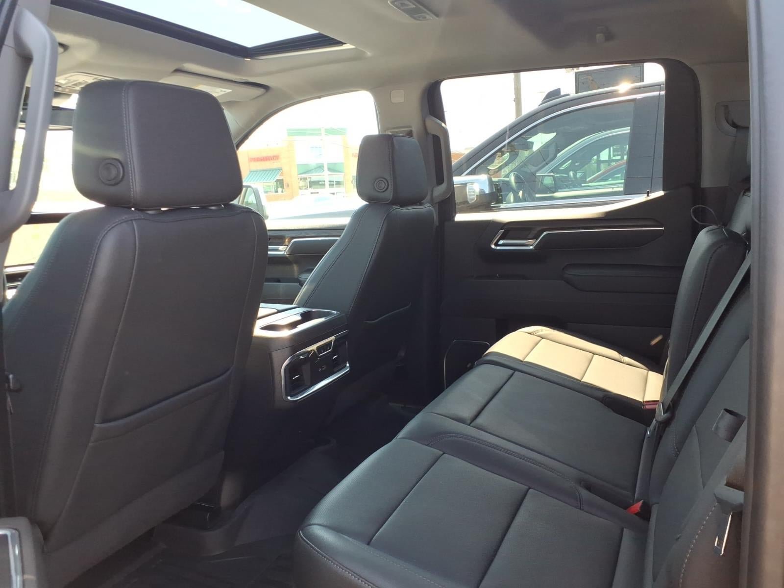 Used 2023 GMC Sierra 1500 SLT w/ SLT Premium Package AWD/4WD image 13