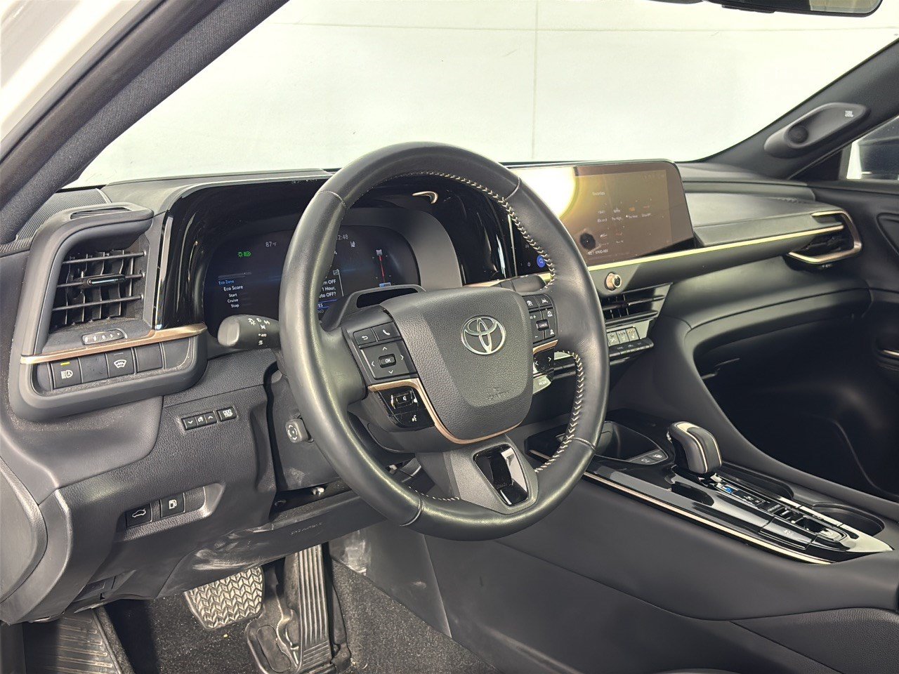 Used 2025 Toyota Crown Platinum AWD/4WD image 4