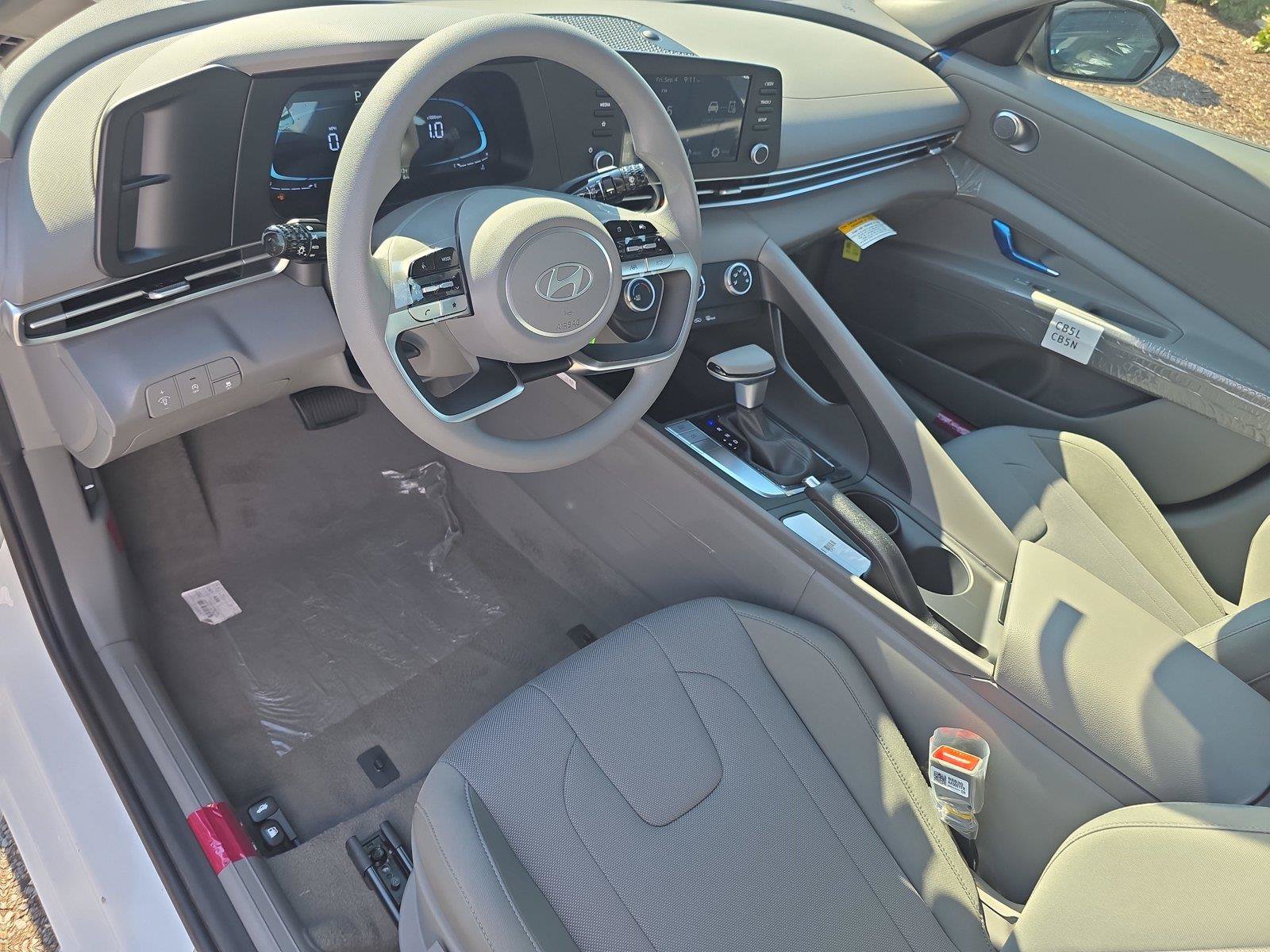 New 2026 Hyundai Elantra SE FWD image 4