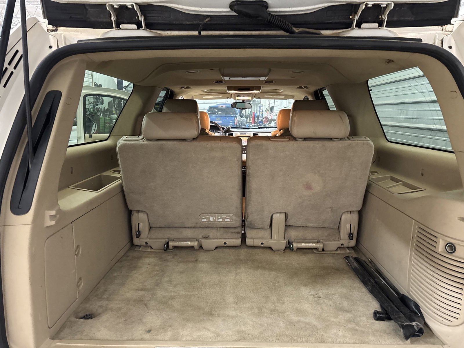 Used 2011 Cadillac Escalade ESV Premium image 35