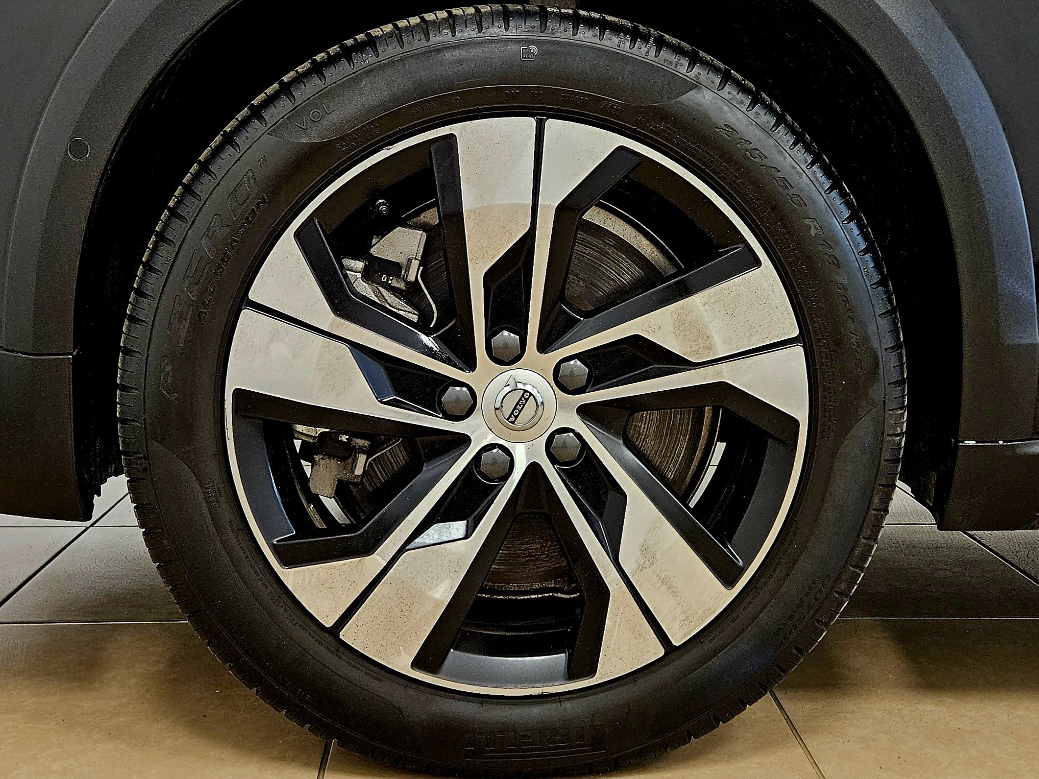 Used 2024 Volvo V60 B5 Cross Country Plus image 34