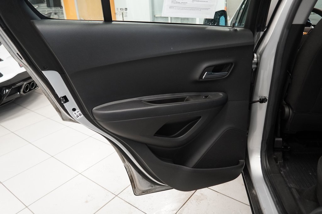 Used 2021 Chevrolet Trax LS image 23