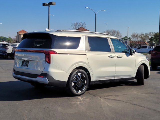 New 2026 Kia Carnival EX FWD image 5