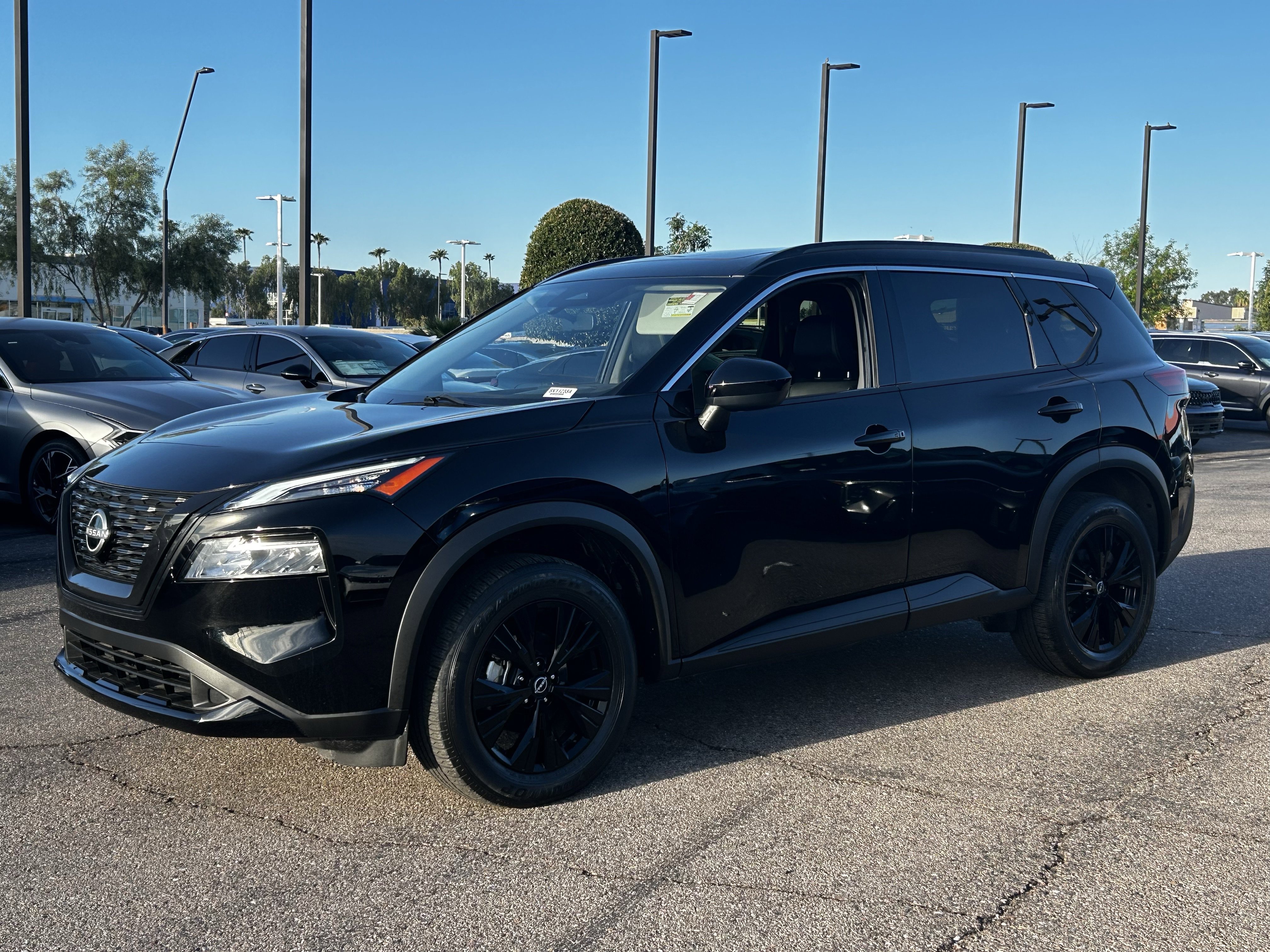 Used 2023 Nissan Rogue SV w/ SV Premium B Package image 2