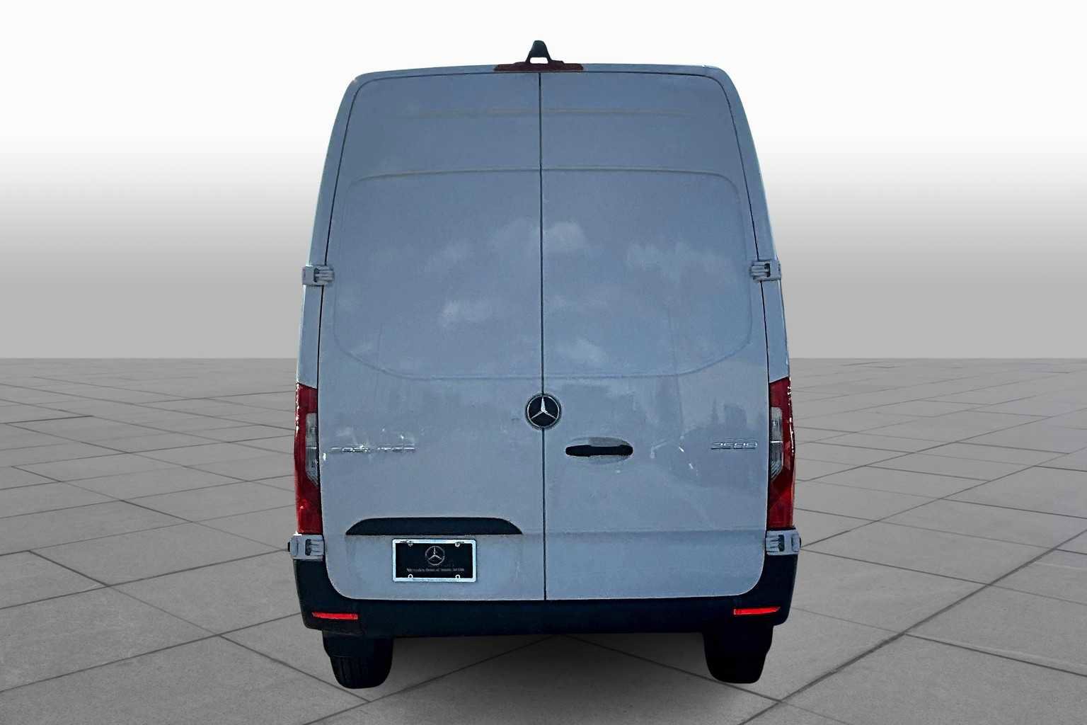 Used 2025 Mercedes-Benz Sprinter 2500 image 5