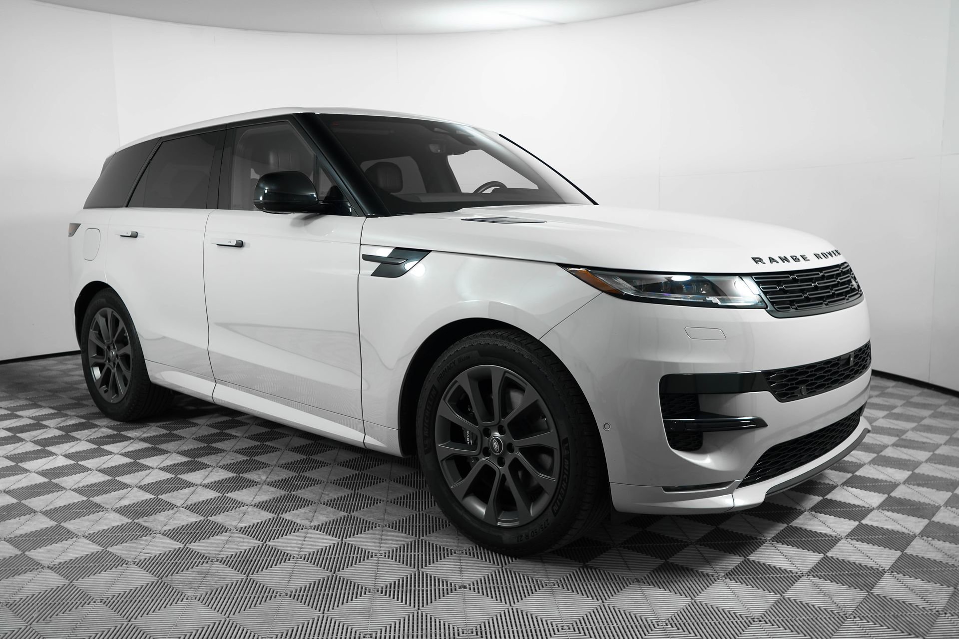 Used 2024 Land Rover Range Rover Sport Dynamic SE