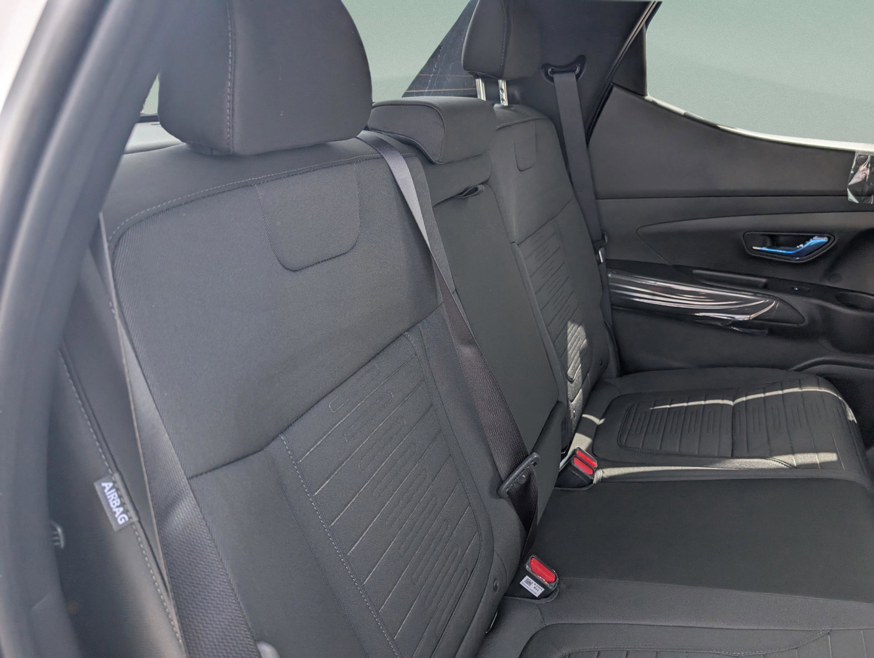 Used 2025 Hyundai Santa Cruz SE AWD/4WD image 18