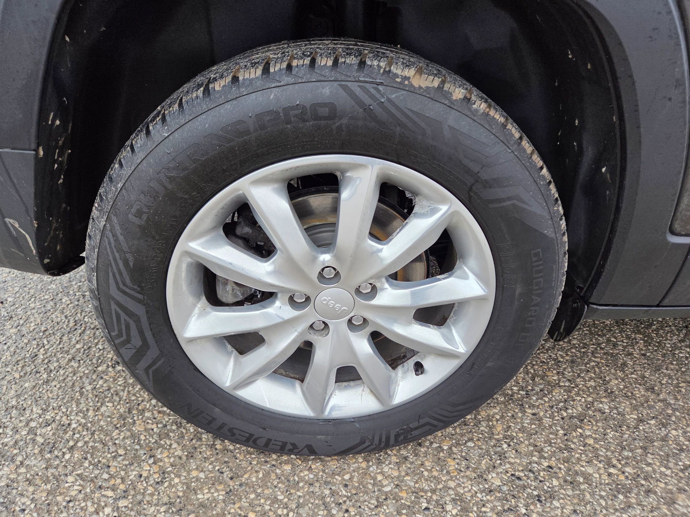 Used 2017 Jeep Cherokee Limited image 10