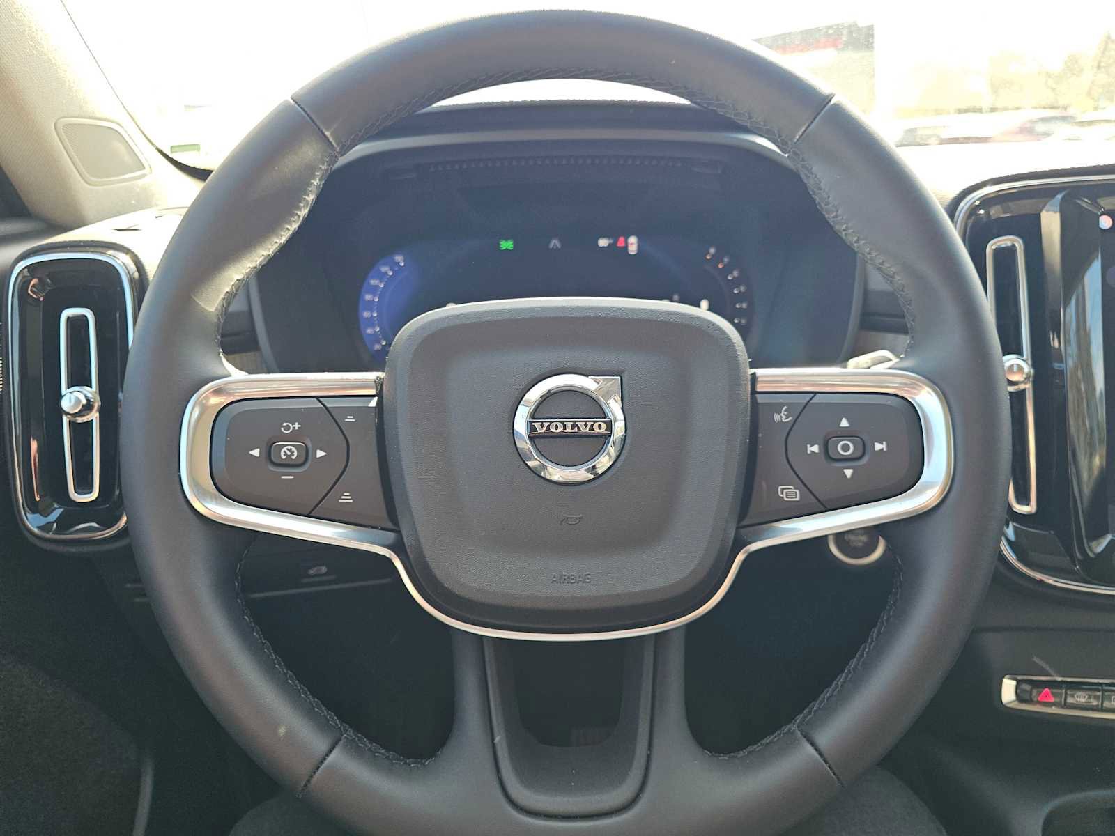 Used 2025 Volvo XC40 B5 Core w/ Protection Package Premier AWD/4WD image 24