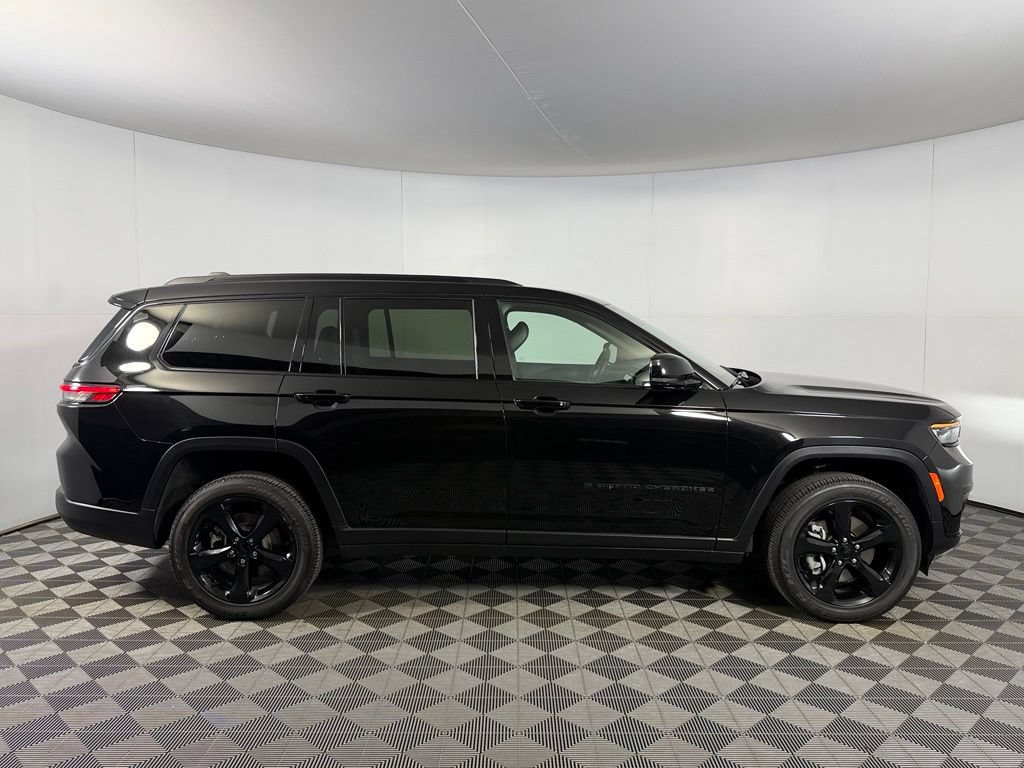 Certified 2025 Jeep Grand Cherokee L Laredo RWD image 5