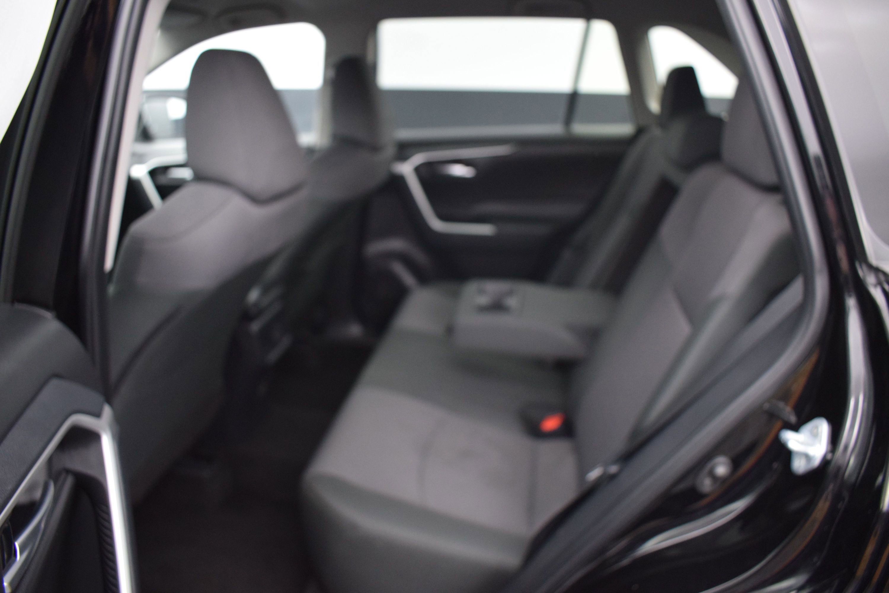 Used 2025 Toyota RAV4 XLE FWD image 12