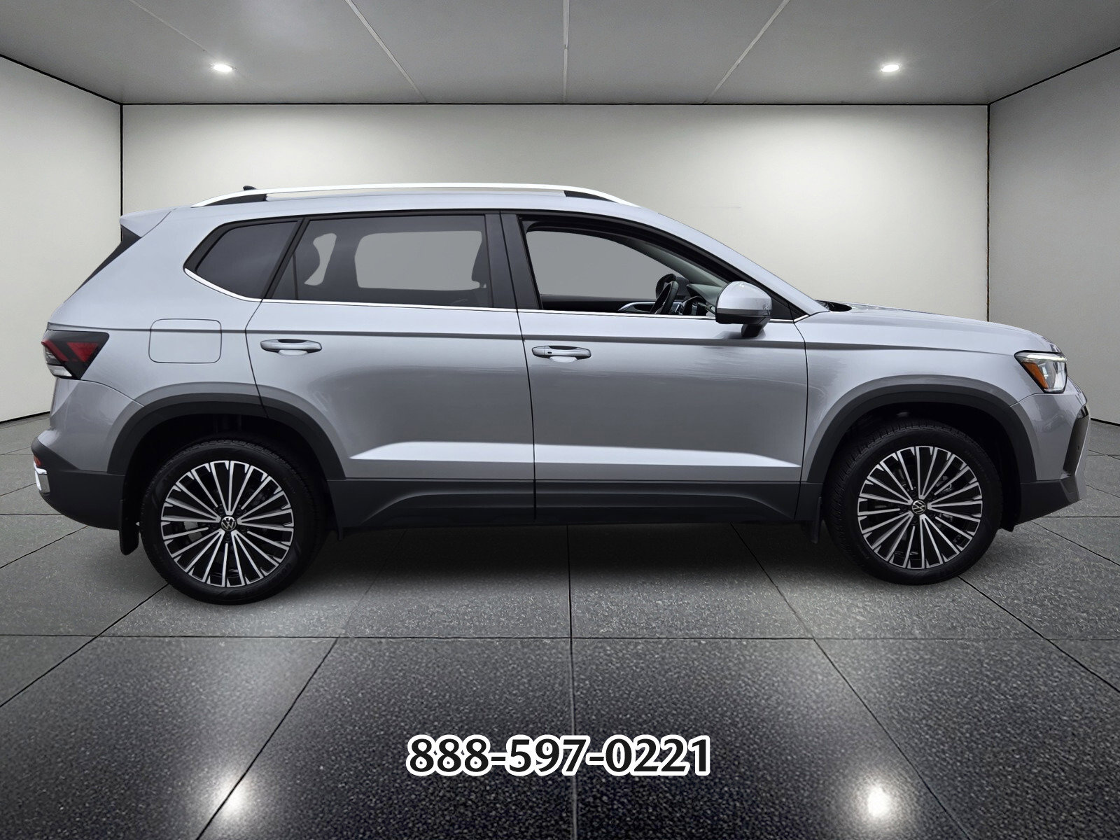 Certified 2025 Volkswagen Taos SE image 2