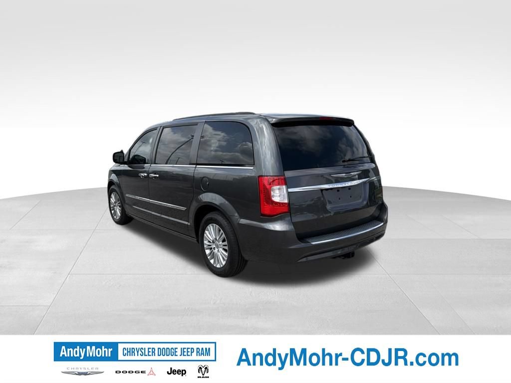 Used 2016 Chrysler Town & Country Touring-L w/ Driver Convenience Group FWD image 5