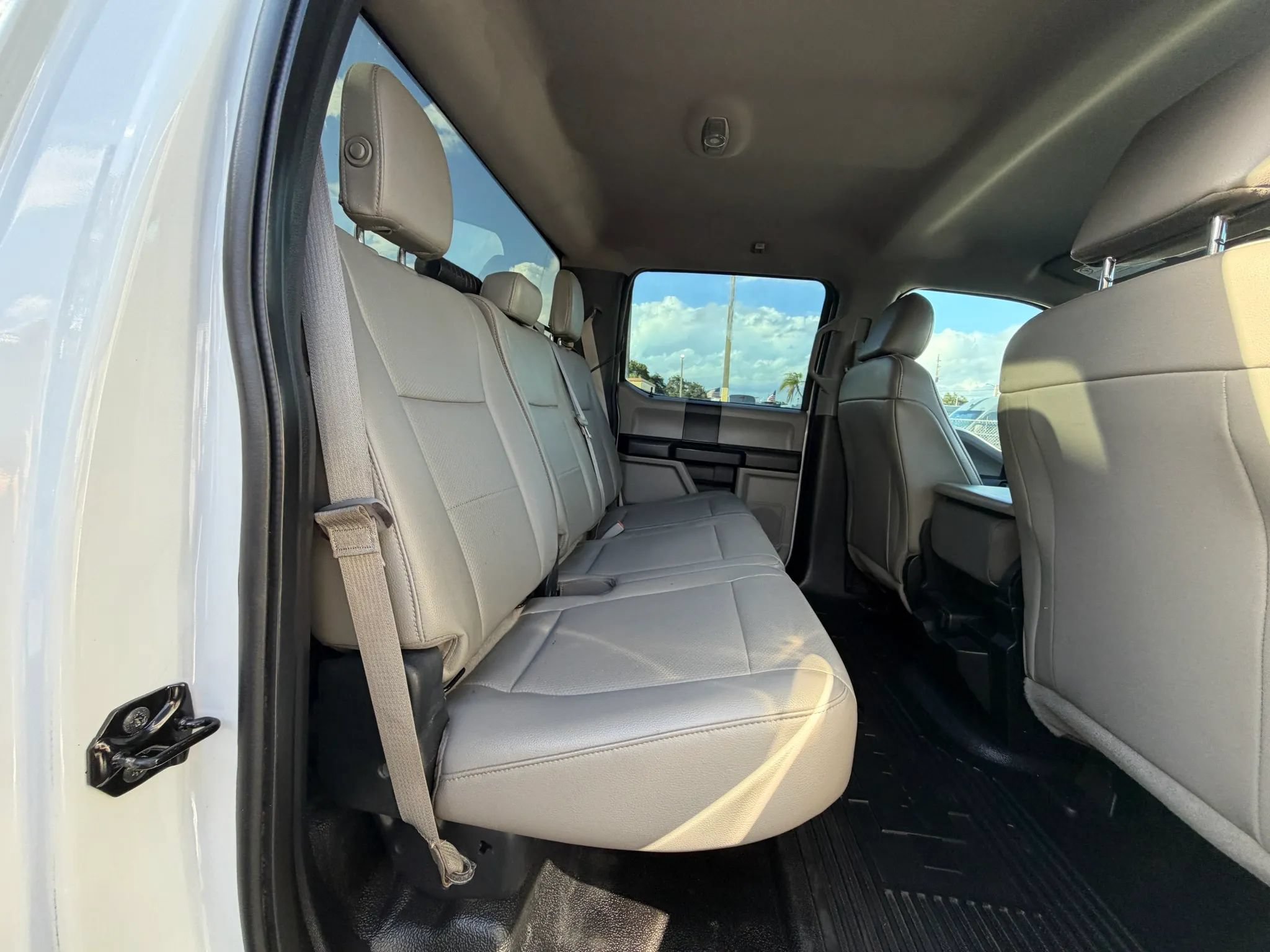 Used 2018 Ford F550 4x4 Crew Cab image 18