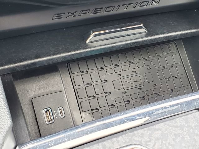 Used 2022 Ford Expedition Limited AWD/4WD image 23