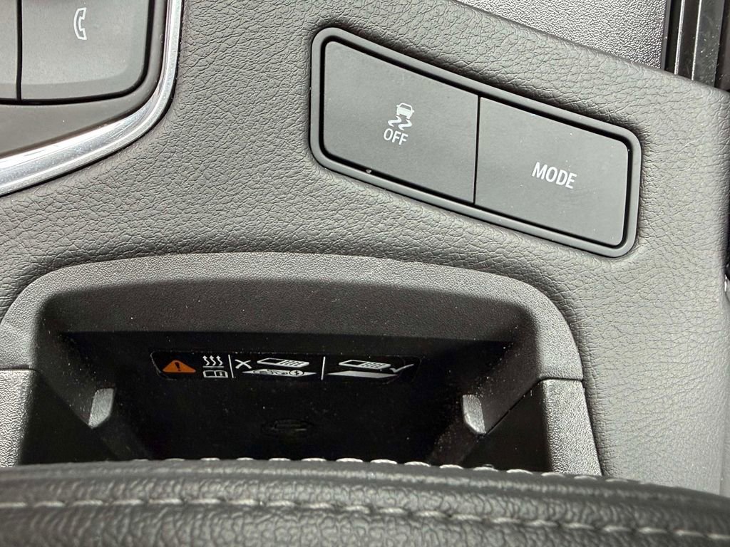 Used 2025 Cadillac XT6 Premium Luxury image 24