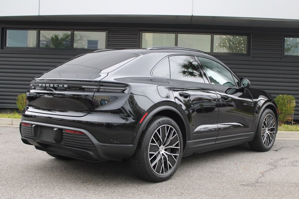 Used 2025 Porsche Macan Electric image 7