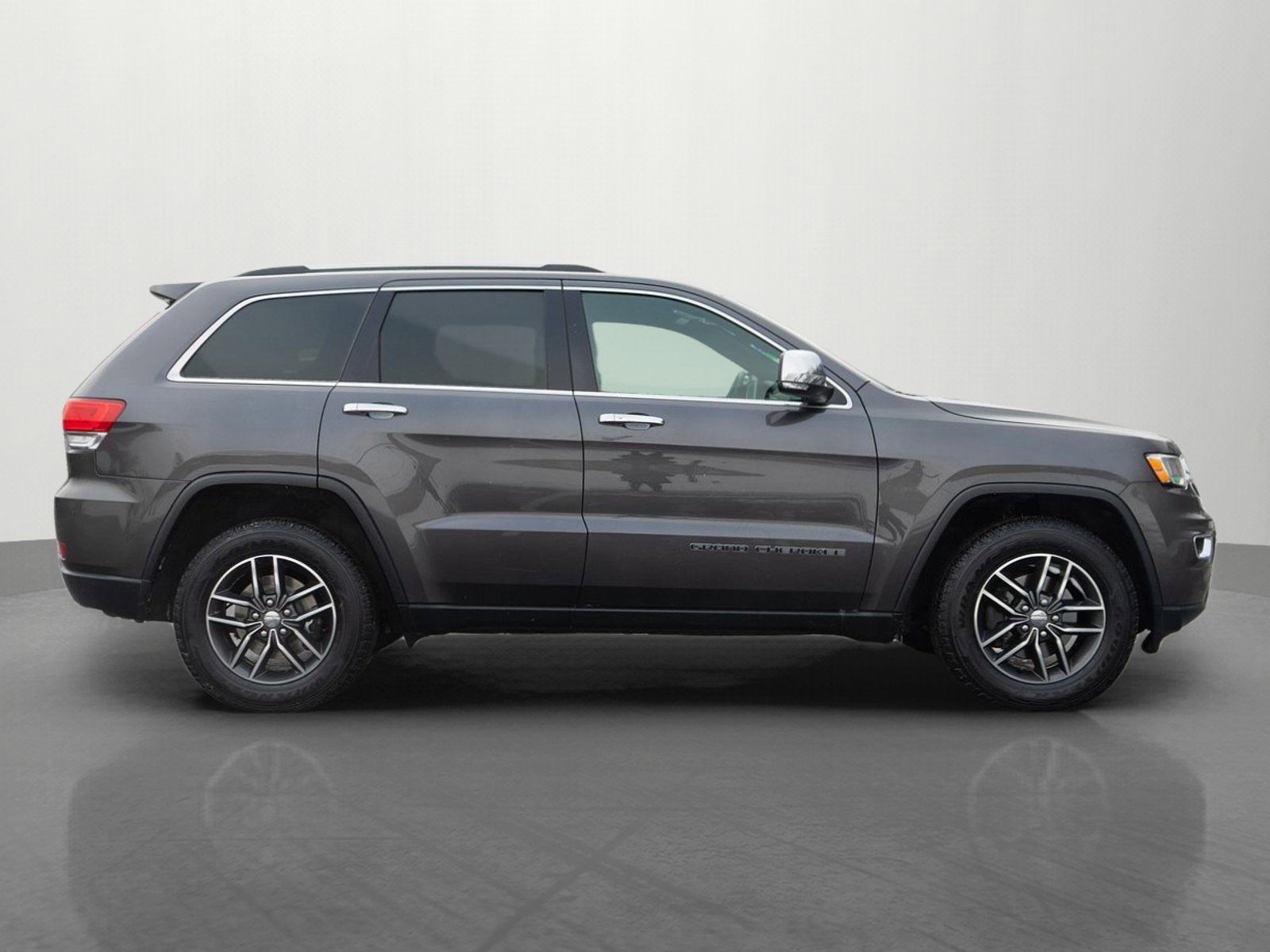 Used 2018 Jeep Grand Cherokee Limited w/ Trailer Tow Group IV image 8