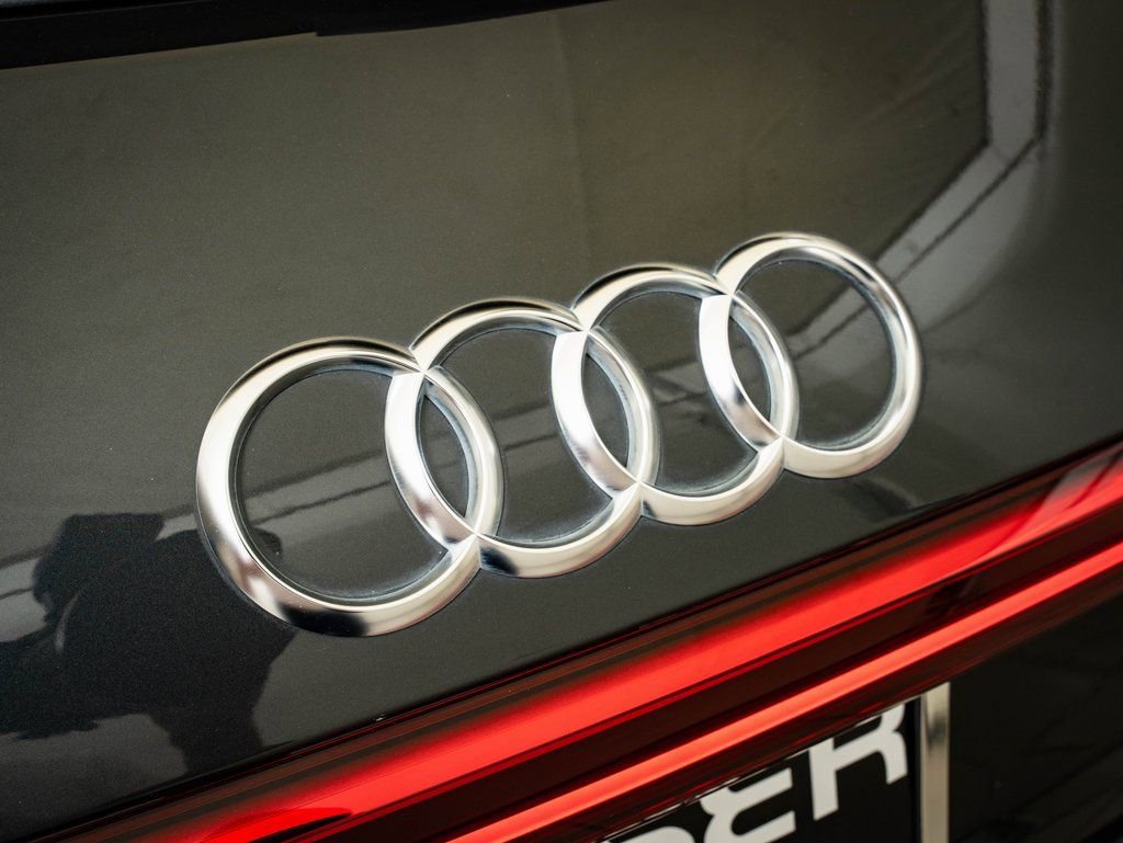 Used 2021 Audi e-tron Premium w/ Convenience Plus Package AWD/4WD image 18