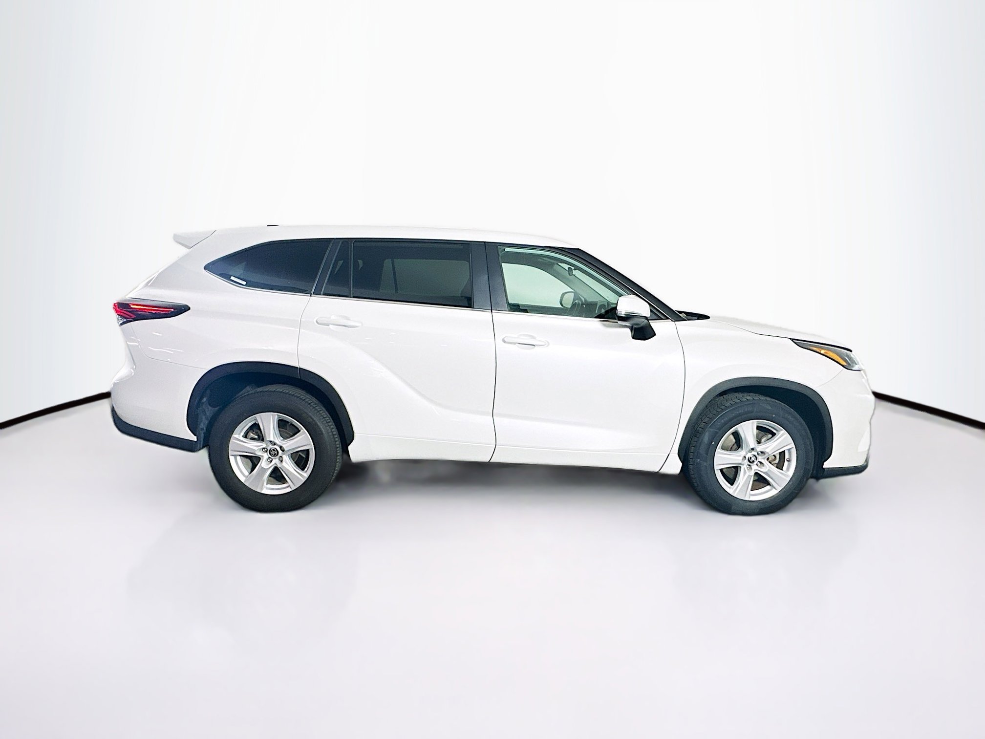 Used 2024 Toyota Highlander LE image 10