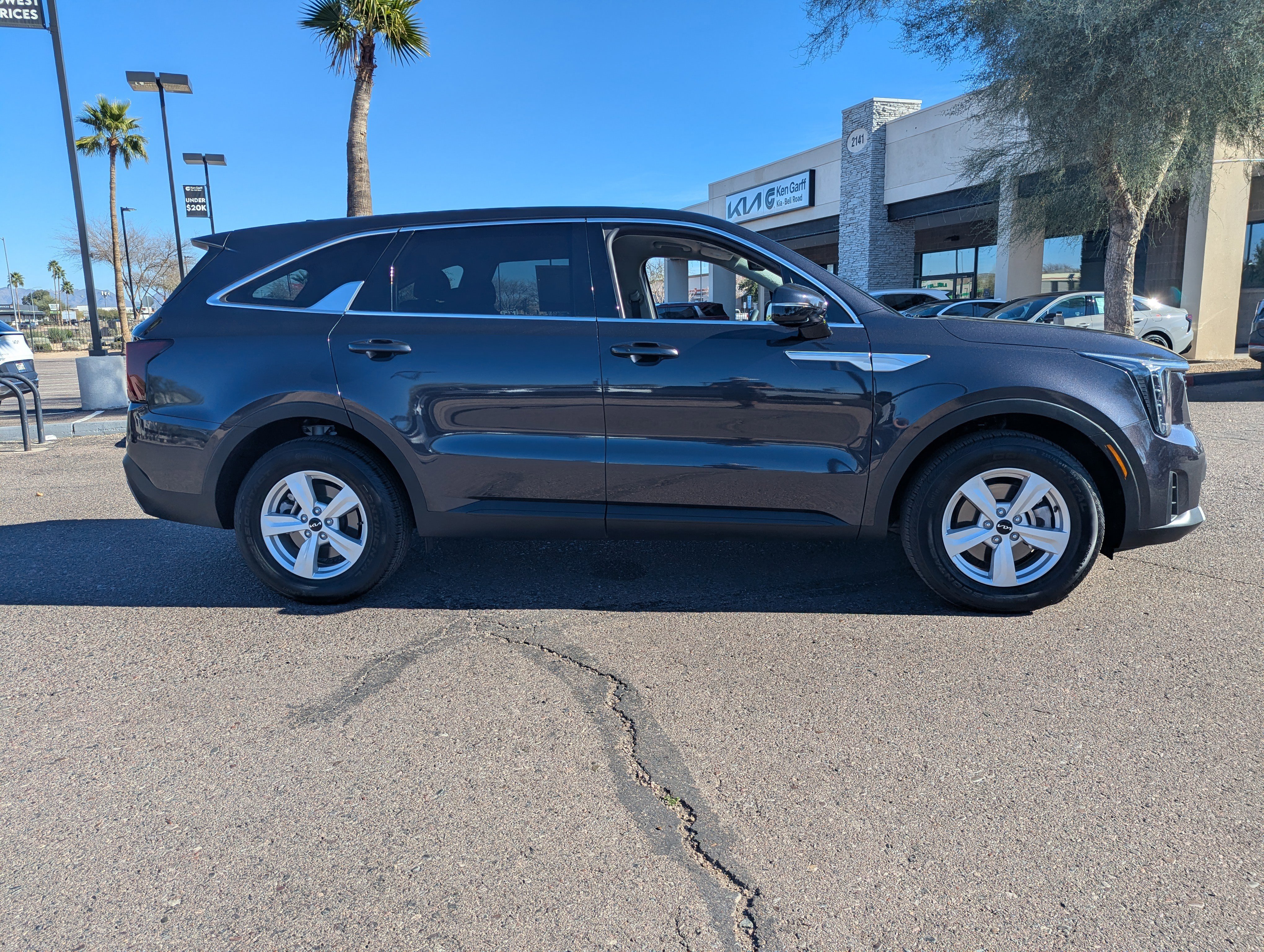 Certified 2025 Kia Sorento LX image 2