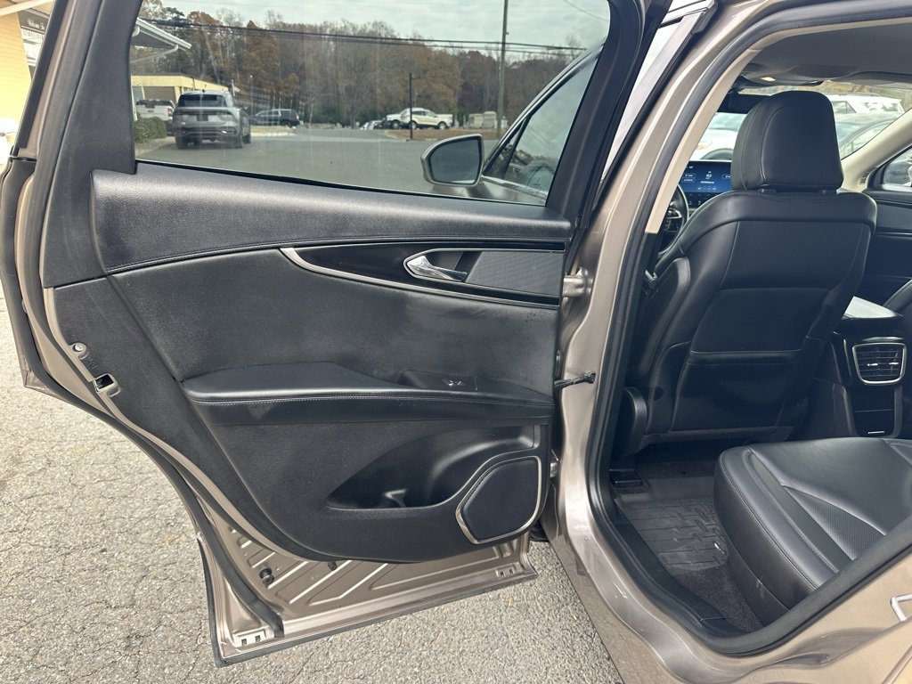 Used 2021 Lincoln Nautilus FWD w/ Equipment Group 101A image 18