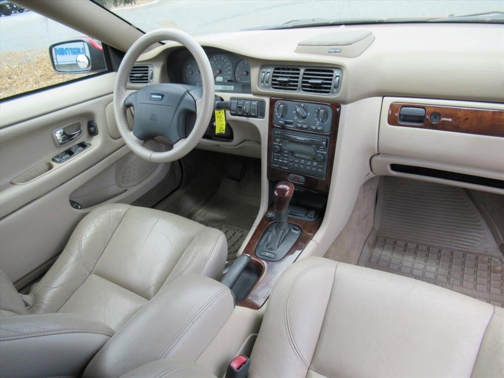 Used 2004 Volvo C70 HT FWD image 11