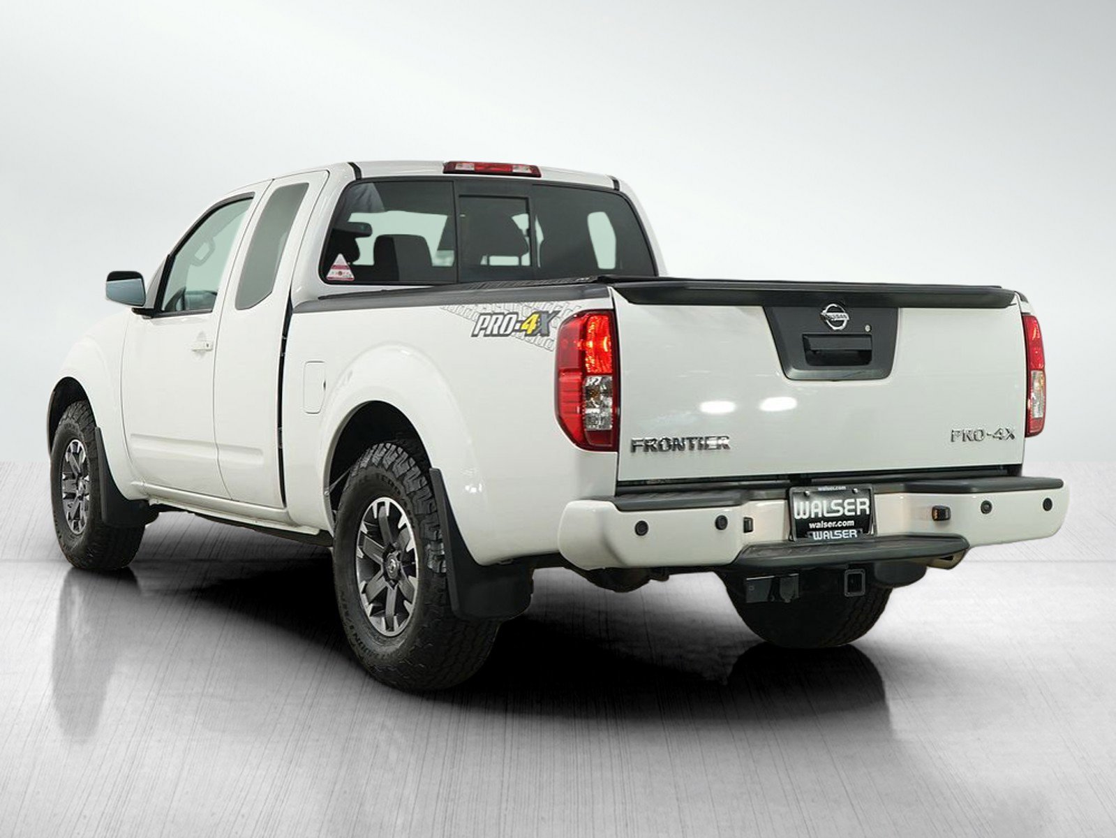 Used 2017 Nissan Frontier PRO-4X AWD/4WD image 3