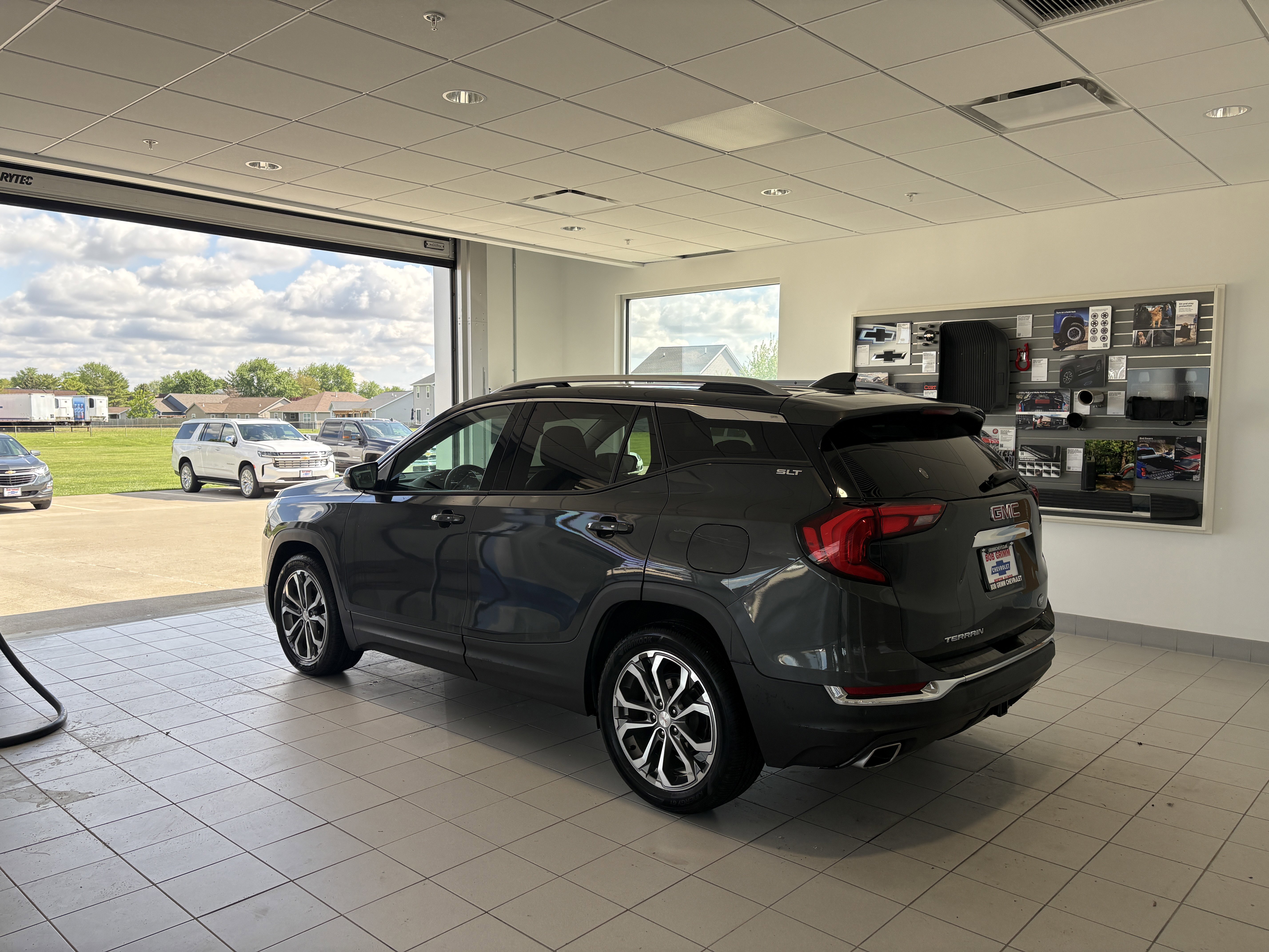 Used 2018 GMC Terrain SLT w/ Preferred Package FWD image 3