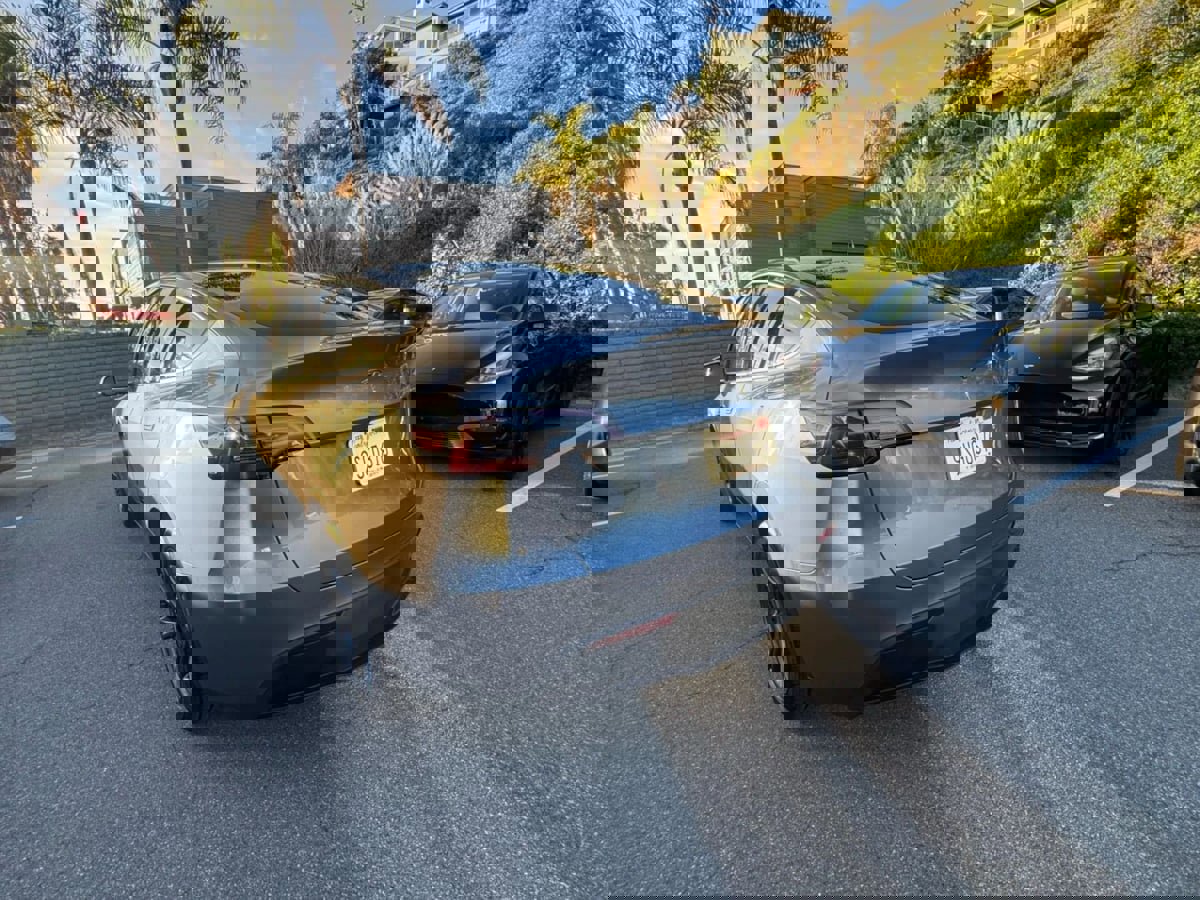 Used 2025 Tesla Model Y Long Range image 5