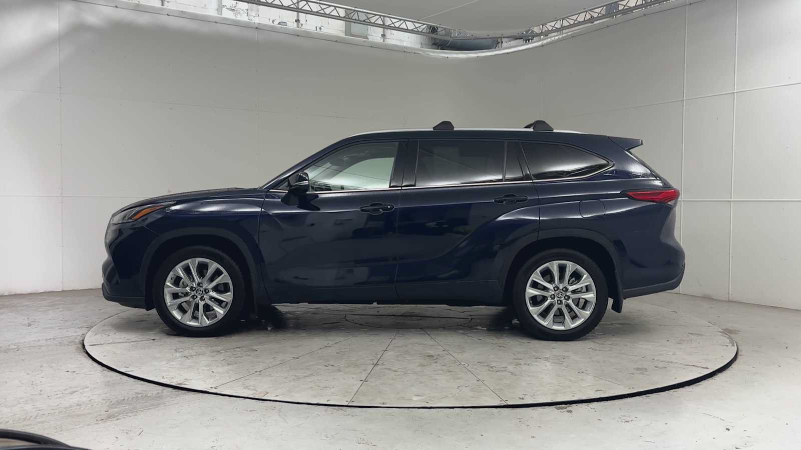 Used 2021 Toyota Highlander Limited AWD/4WD image 8