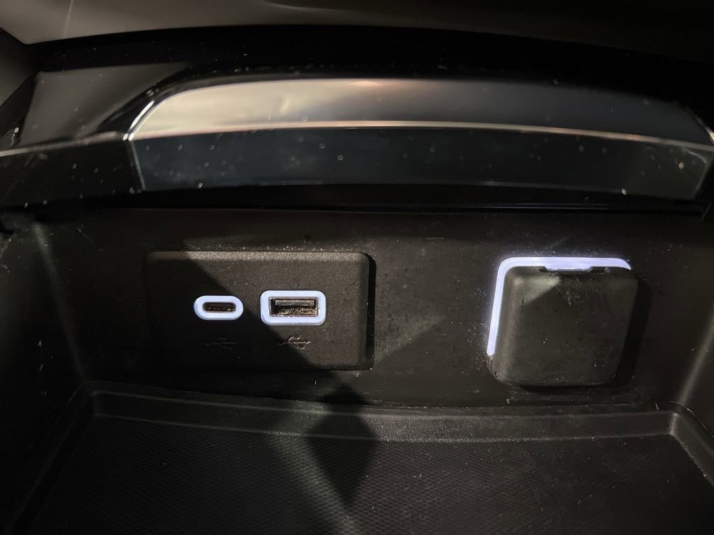 Used 2023 Buick Envision Essence AWD/4WD image 16