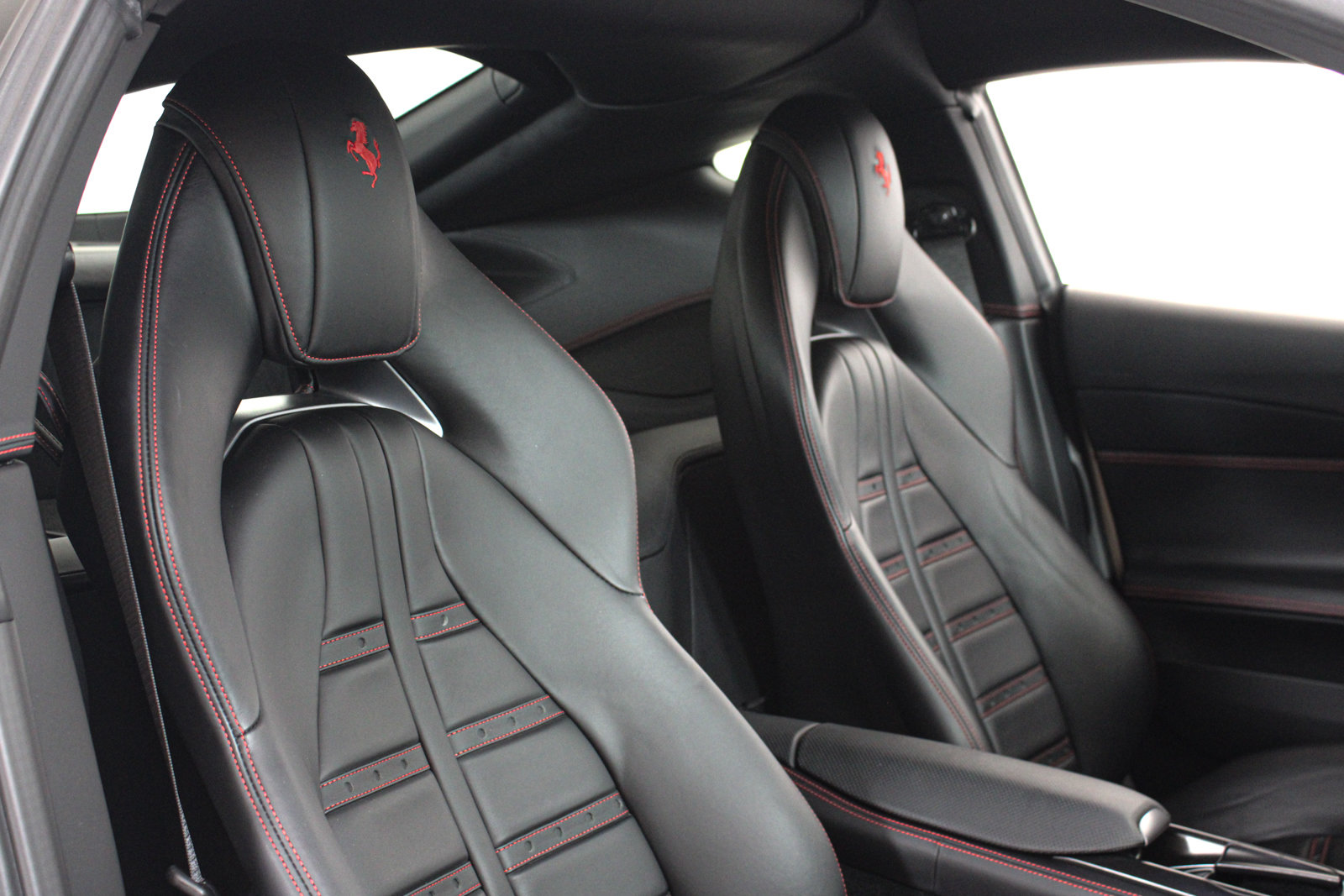 Used 2020 Ferrari 812 Superfast RWD image 28
