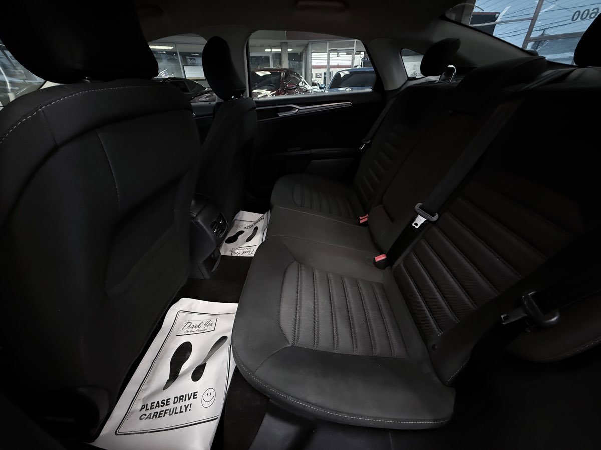 Used 2019 Ford Fusion SE image 18