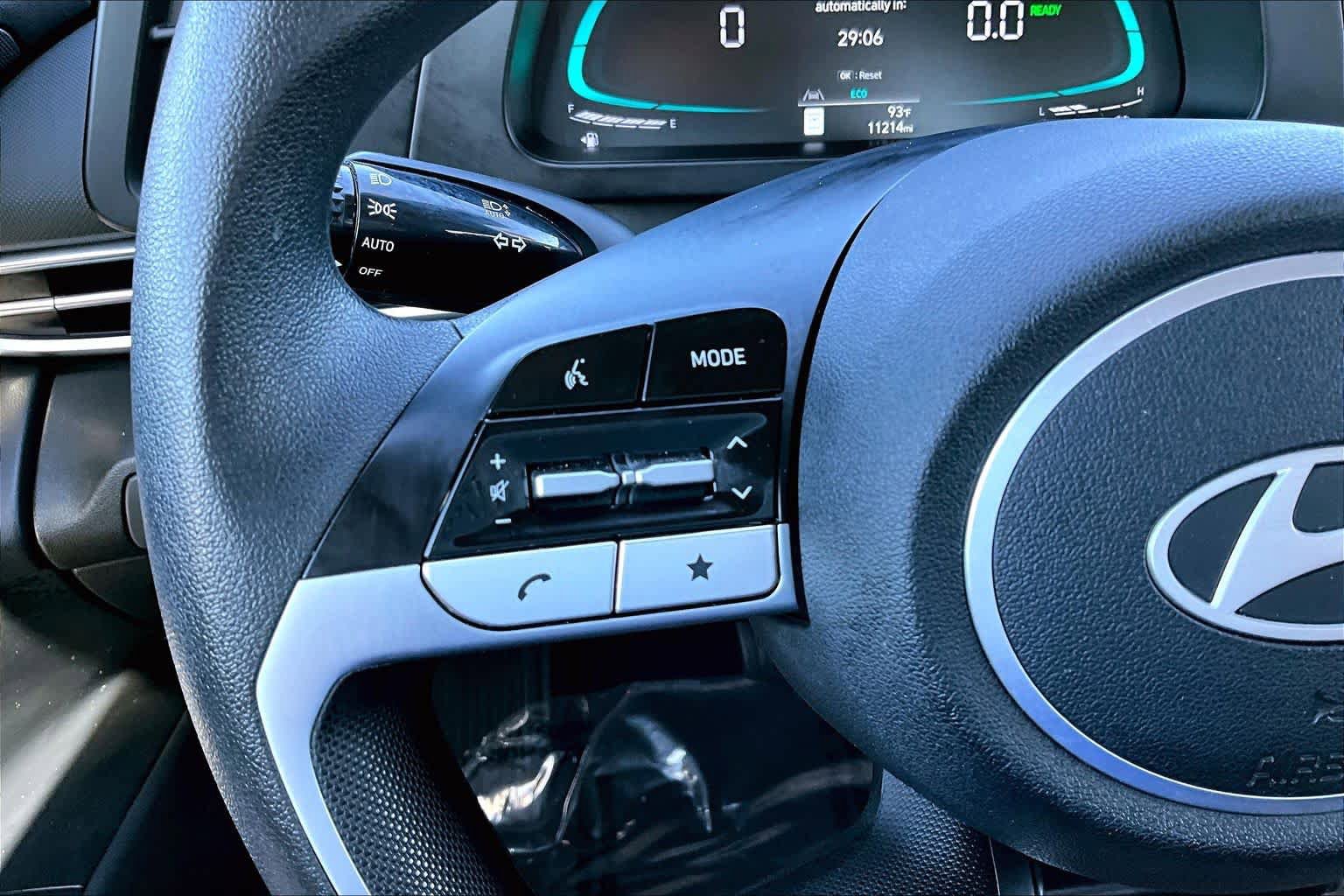 Used 2025 Hyundai Elantra Hybrid FWD image 23