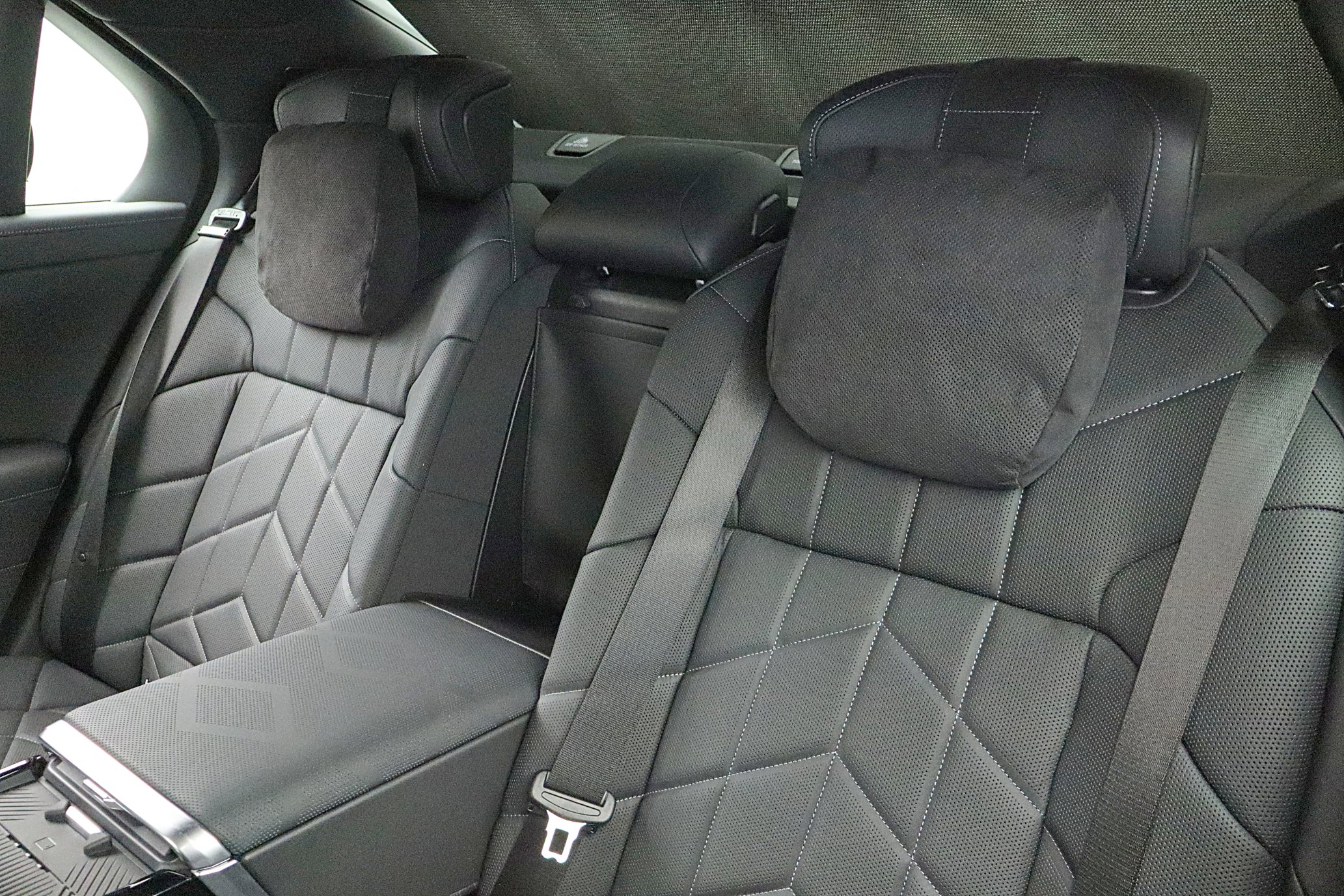 Used 2023 BMW i7 xDrive60 image 23